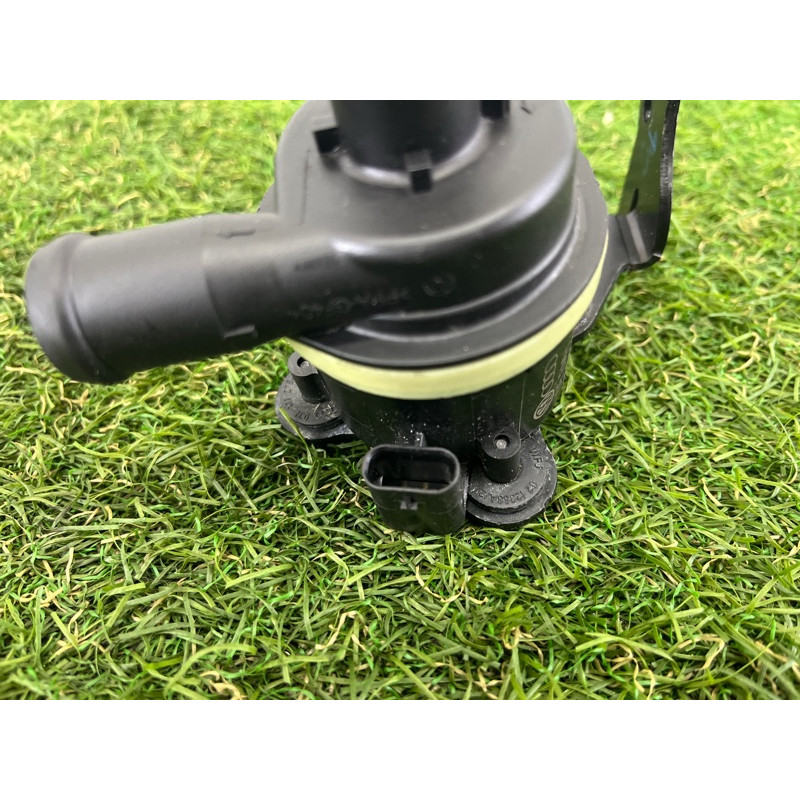 Помпа электрическая (электрика) Volkswagen Touareg NF 2013 3.6 059121012B