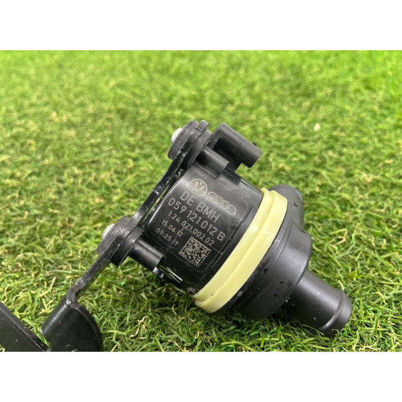 Помпа электрическая (электрика) Volkswagen Touareg NF 2013 3.6 059121012B