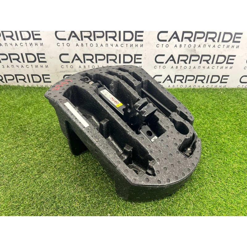 Комплект инструмента (аксессуары) Jeep Grand Cherokee WK2 2017 68332817AA