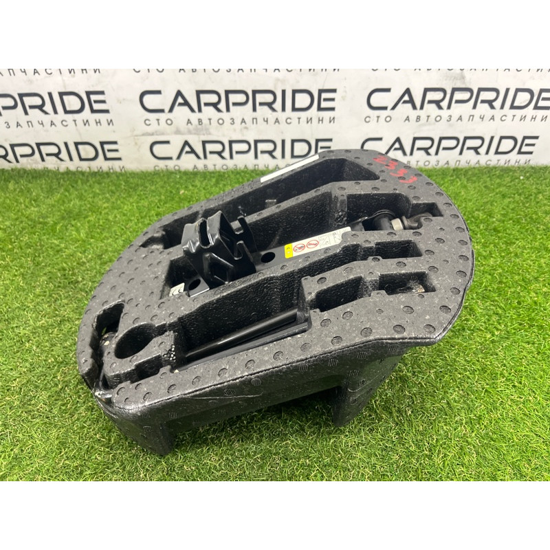 Комплект инструмента (аксессуары) Jeep Grand Cherokee WK2 2017 68332817AA