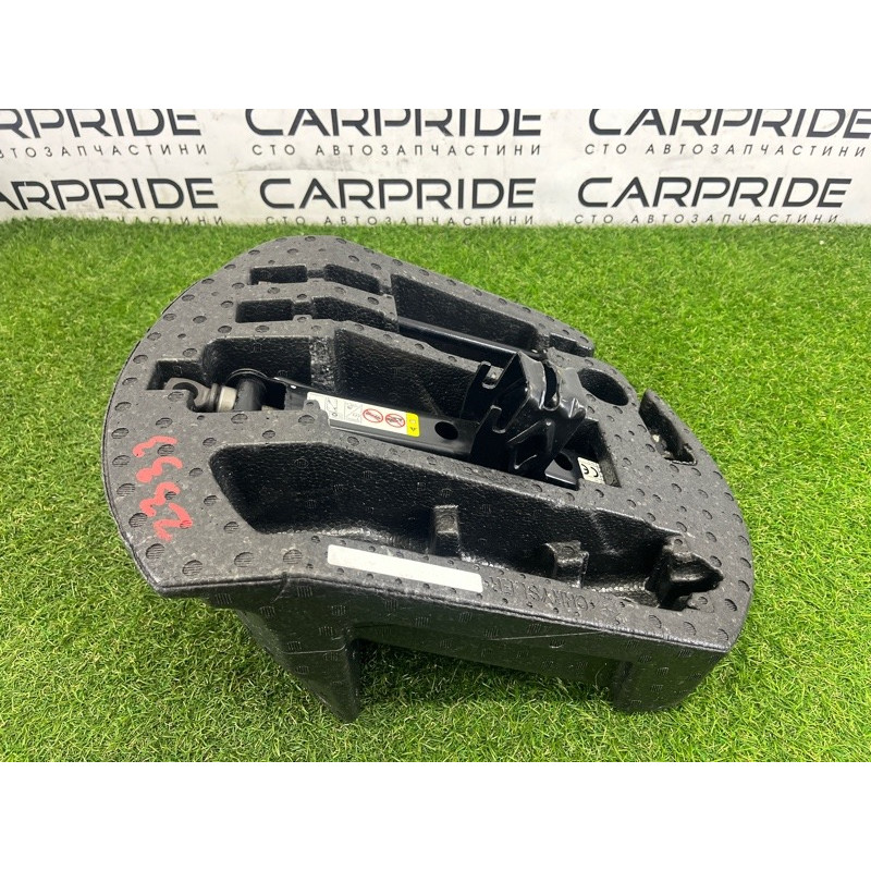 Комплект инструмента (аксессуары) Jeep Grand Cherokee WK2 2017 68332817AA