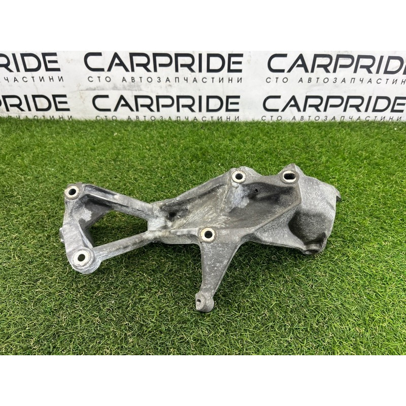 Кронштейн генератора (кронштейны двигателя) Volkswagen Touareg NF 2013 3.6 03H260087E