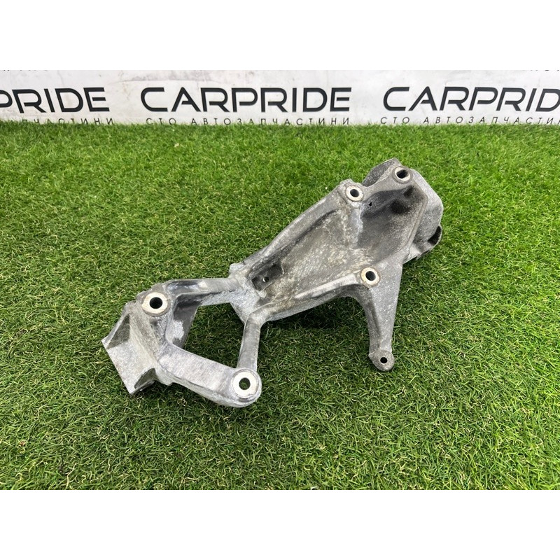 Кронштейн генератора (кронштейны двигателя) Volkswagen Touareg NF 2013 3.6 03H260087E