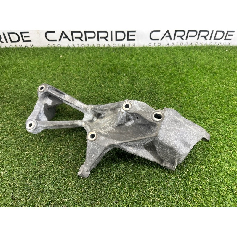 Кронштейн генератора (кронштейны двигателя) Volkswagen Touareg NF 2013 3.6 03H260087E