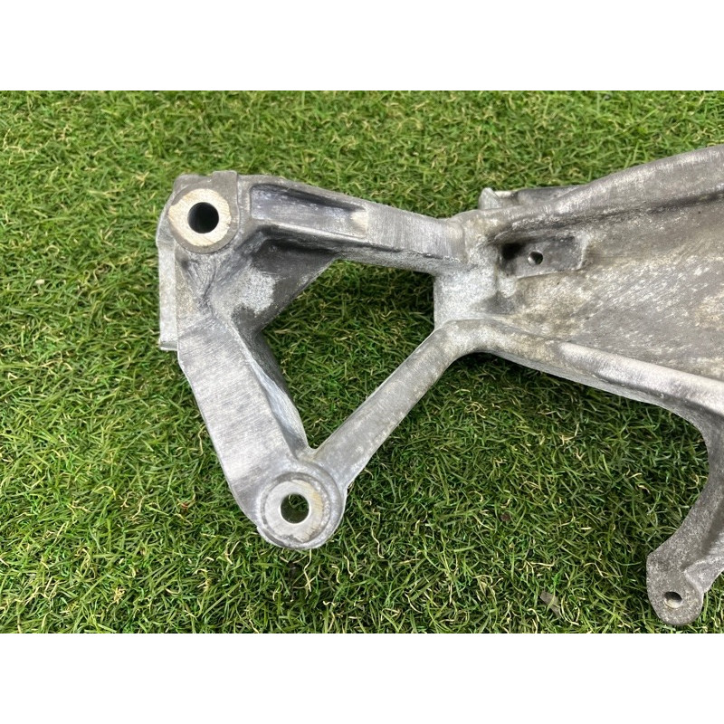 Кронштейн генератора (кронштейны двигателя) Volkswagen Touareg NF 2013 3.6 03H260087E