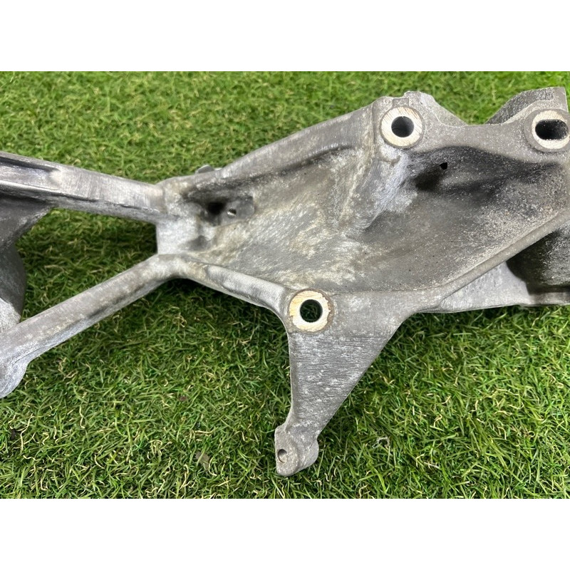 Кронштейн генератора (кронштейны двигателя) Volkswagen Touareg NF 2013 3.6 03H260087E