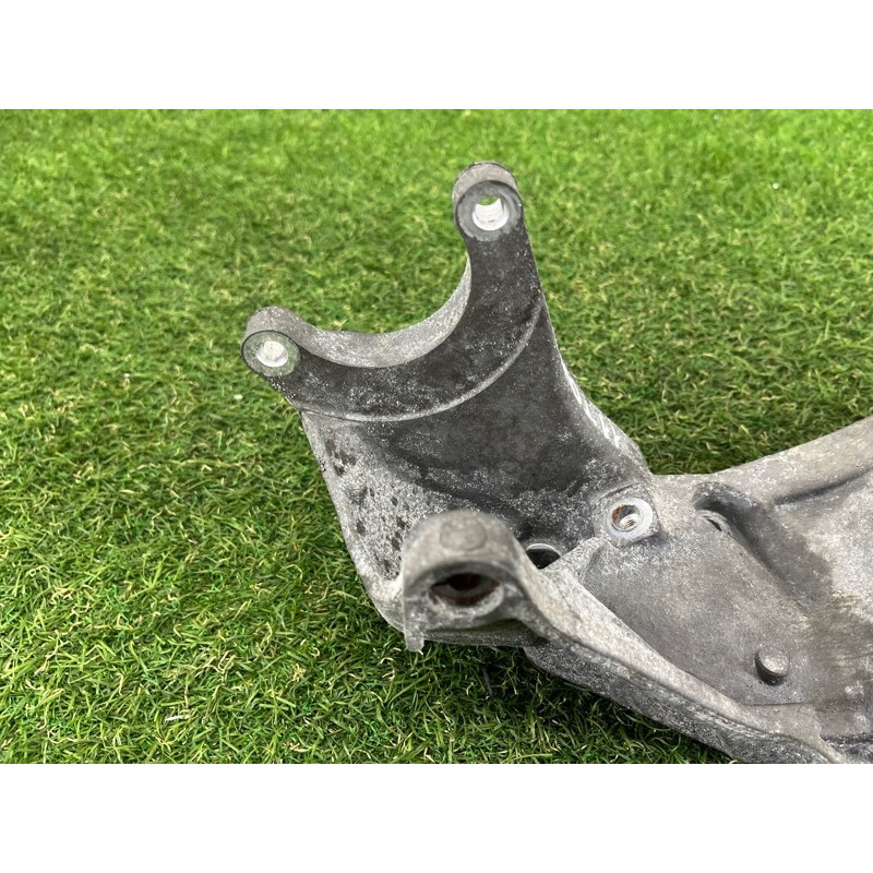 Кронштейн генератора (кронштейны двигателя) Volkswagen Touareg NF 2013 3.6 03H260087E