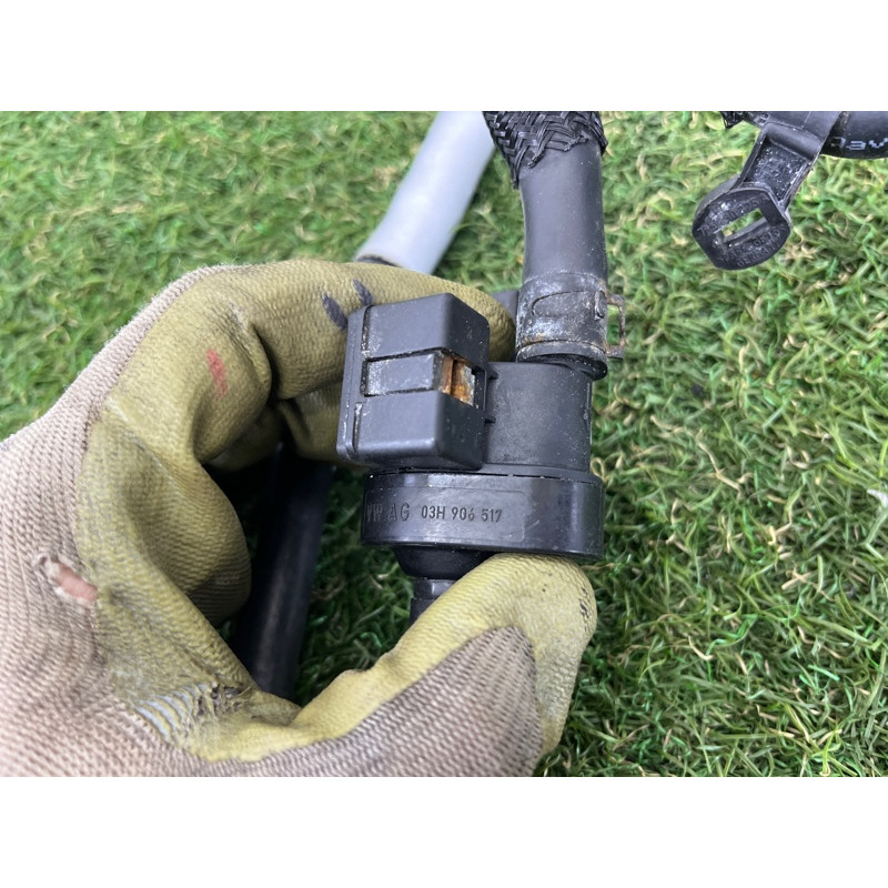 Клапан вентиляции топливного бака (топливная система) Volkswagen Touareg NF 2013 3.6 7P6133352C