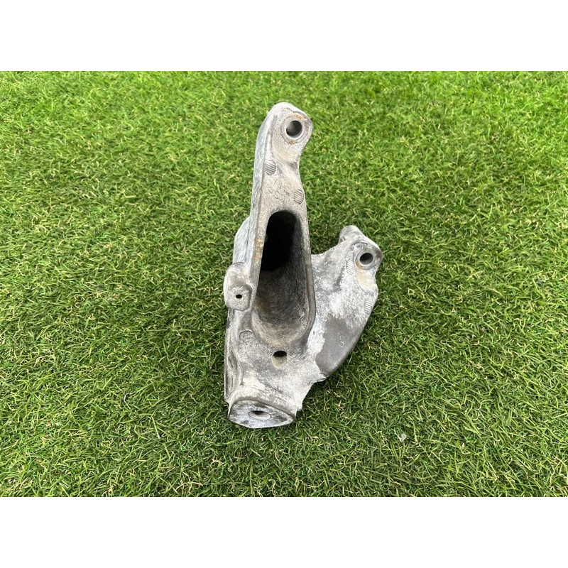 Кронштейн подушки двигателя (кронштейны двигателя) AUDI A4 B8 2012 2.0 CAEB 8K0199307CC