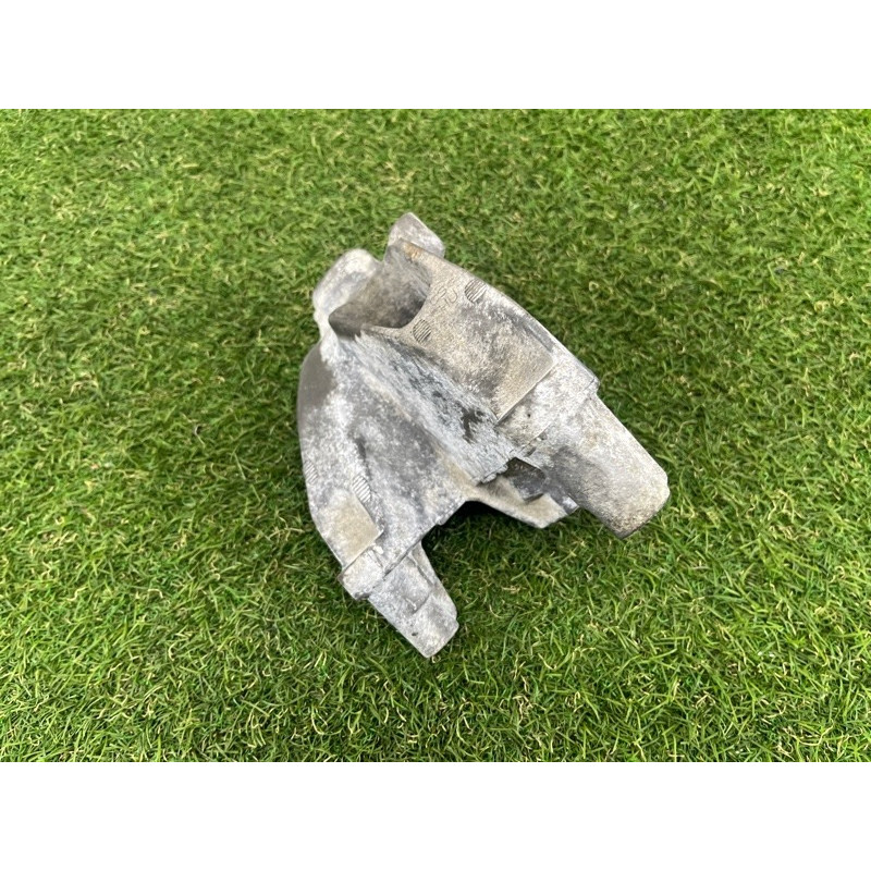 Кронштейн подушки двигателя (кронштейны двигателя) AUDI A4 B8 2012 2.0 CAEB 8K0199307CC