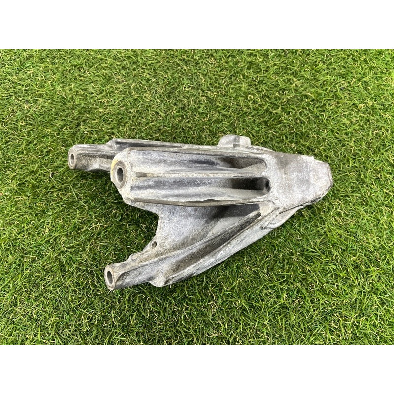 Кронштейн подушки двигателя (кронштейны двигателя) AUDI A4 B8 2012 2.0 CAEB 8K0199307CC