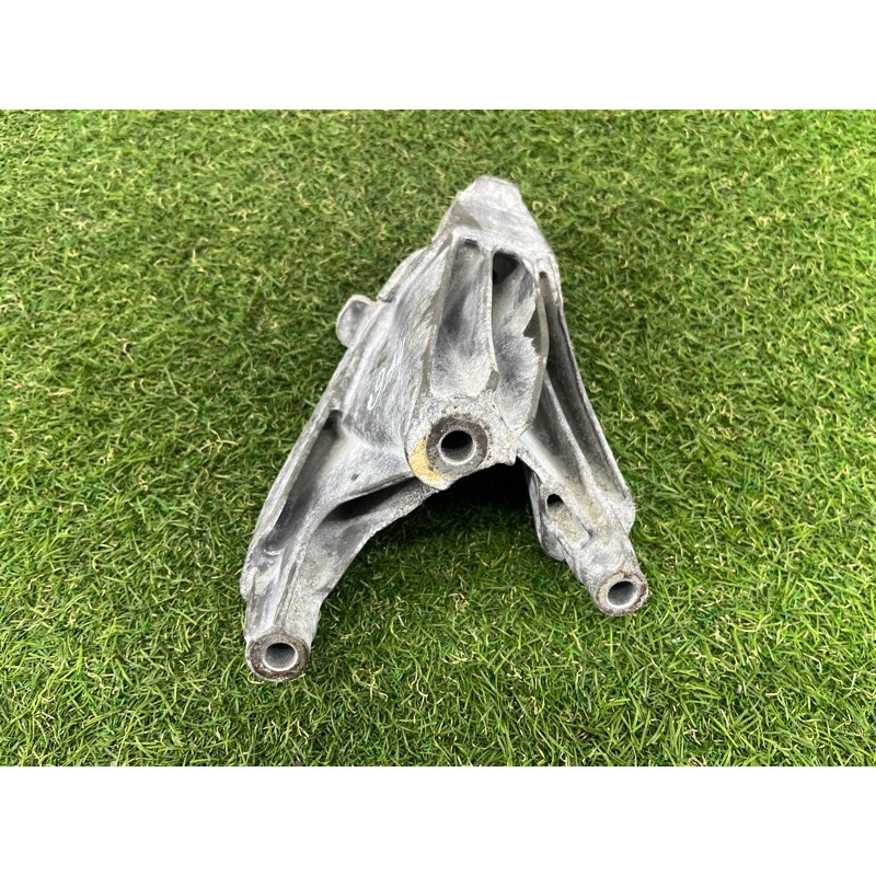 Кронштейн подушки двигателя (кронштейны двигателя) AUDI A4 B8 2012 2.0 CAEB 8K0199307CC