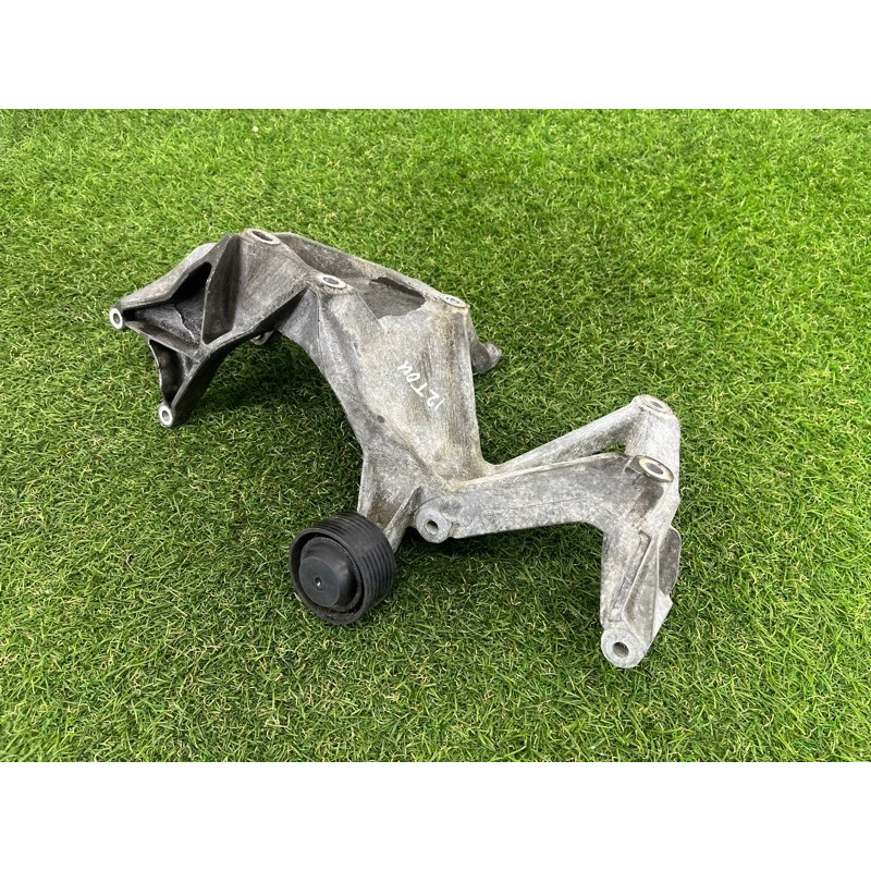 Кронштейн генератора (кронштейны двигателя) Volkswagen Touareg NF 2012 3.6 CGRA 03H260087E