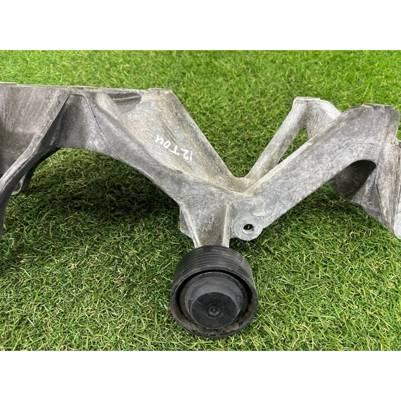 Кронштейн генератора (кронштейны двигателя) Volkswagen Touareg NF 2012 3.6 CGRA 03H260087E