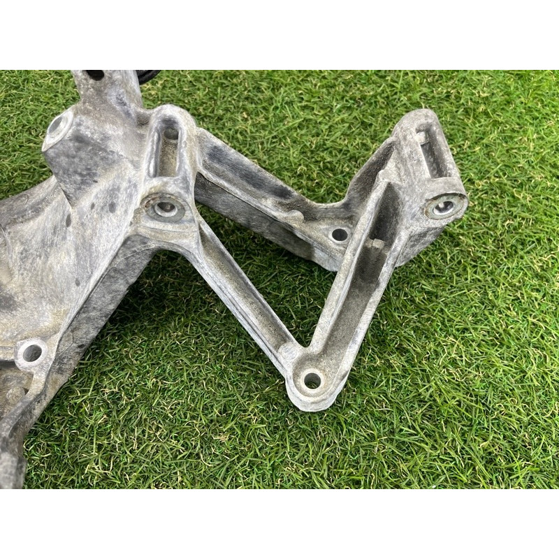 Кронштейн генератора (кронштейны двигателя) Volkswagen Touareg NF 2012 3.6 CGRA 03H260087E