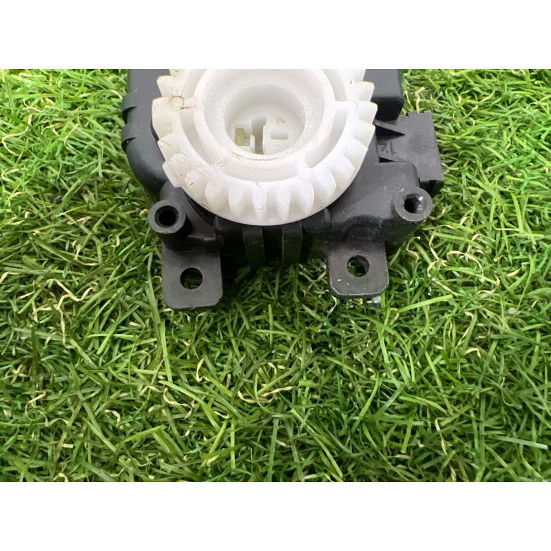 Привод заслонки отопителя (отопление и кондиционирование) Mazda CX-9 TC aa1138004040