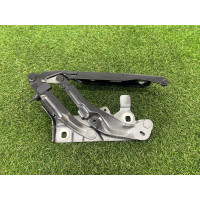 Петля капота