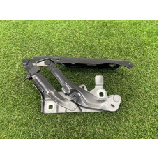 Петля капота