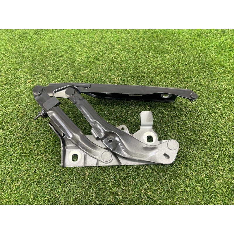 Петля капота (кузов и элементы) AUDI SQ5 FY 2018 3.0 CWGD 80A823302C