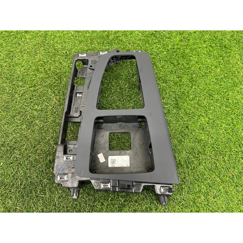 Накладка центральной консоли (салон) AUDI SQ5 FY 2018 3.0 CWGD 80B864241C6PS