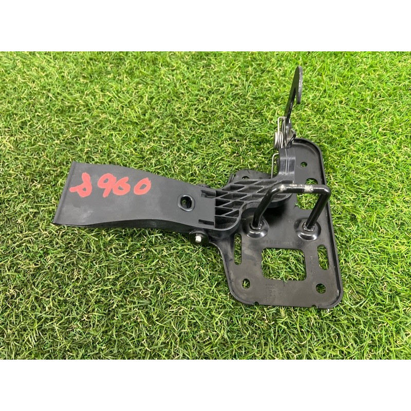 Ответная часть замка капота (кузов и элементы) AUDI A4 B8 2012 2.0 CAEB 8T0823480