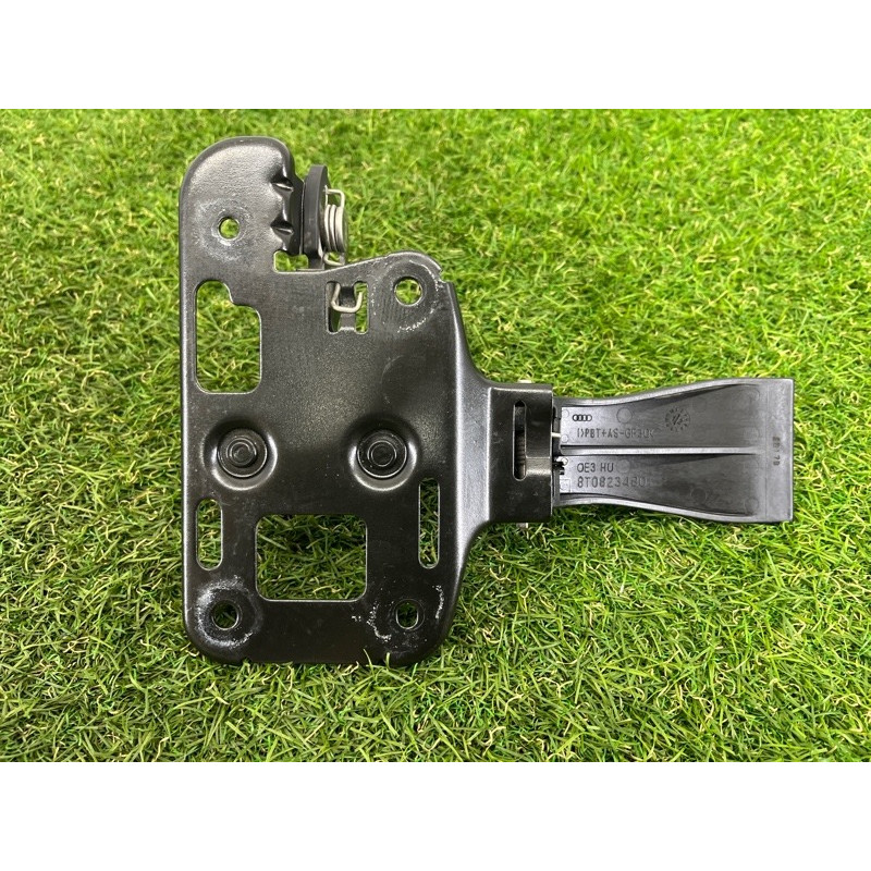 Ответная часть замка капота (кузов и элементы) AUDI A4 B8 2012 2.0 CAEB 8T0823480