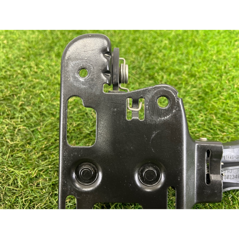 Ответная часть замка капота (кузов и элементы) AUDI A4 B8 2012 2.0 CAEB 8T0823480