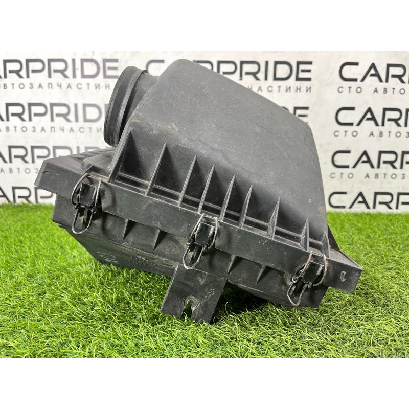 Корпус воздушного фильтра (впускная система) BMW 5-series E34 13712242304