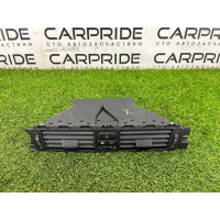 Центральный дефлектор салона