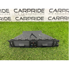 Центральний дефлектор салону