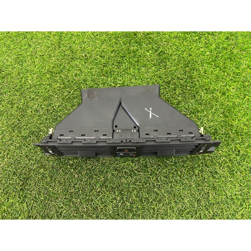 Центральний дефлектор салону (салон) BMW 3-series E93 2008 3.0 N54 64229130463