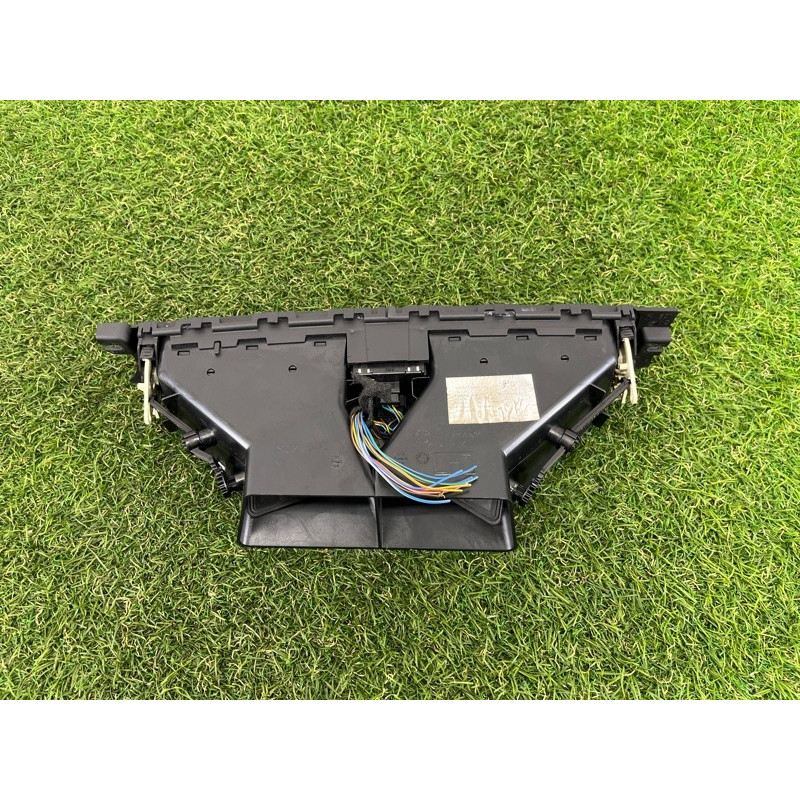 Центральний дефлектор салону (салон) BMW 3-series E93 2008 3.0 N54 64229130463