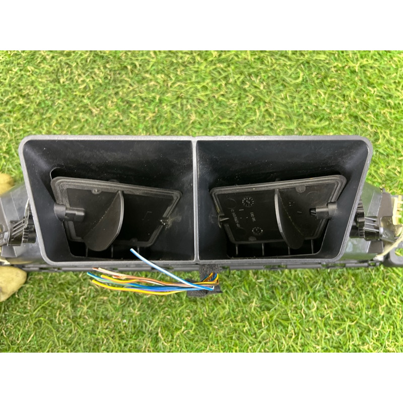 Центральний дефлектор салону (салон) BMW 3-series E93 2008 3.0 N54 64229130463