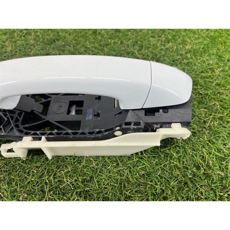 Ручка двері зовнішня (кузов і елементи) Volkswagen Touareg NF 2012 3.6 CGRA 7P6837205EGRU