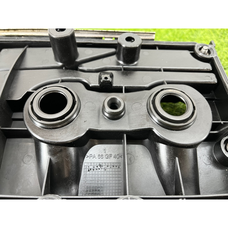 Крышка клапанов (двигатель и элементы) Volkswagen Passat B8 2016 2.0 tdi 03L103469S