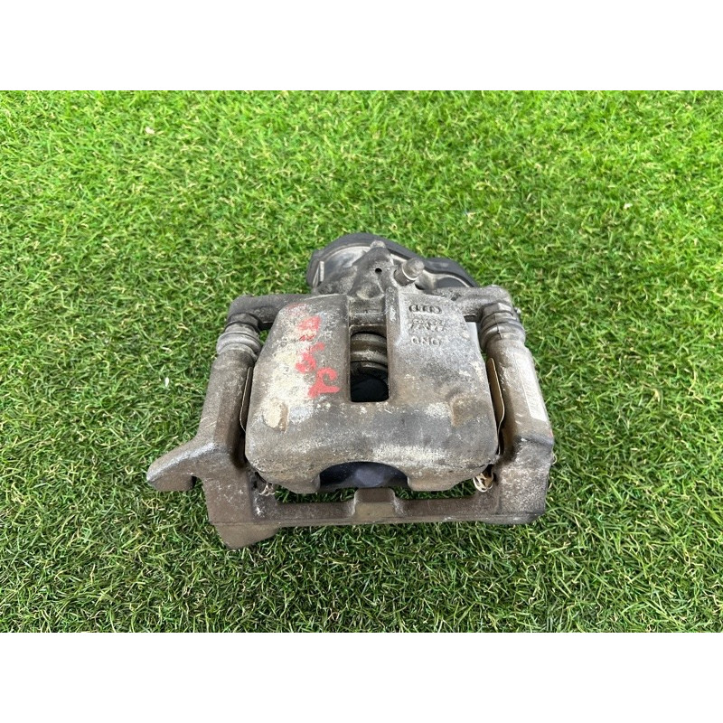 Суппорт тормозной (тормозная система) AUDI A4 B8 2012 2.0 CAEB 8K0615403B