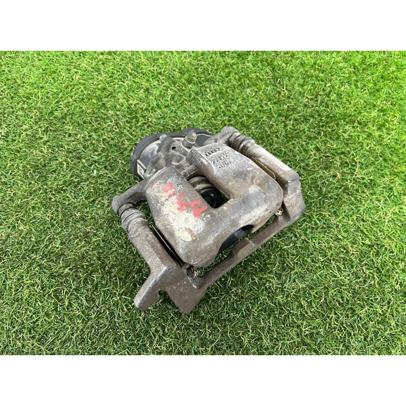 Суппорт тормозной (тормозная система) AUDI A4 B8 2012 2.0 CAEB 8K0615403B