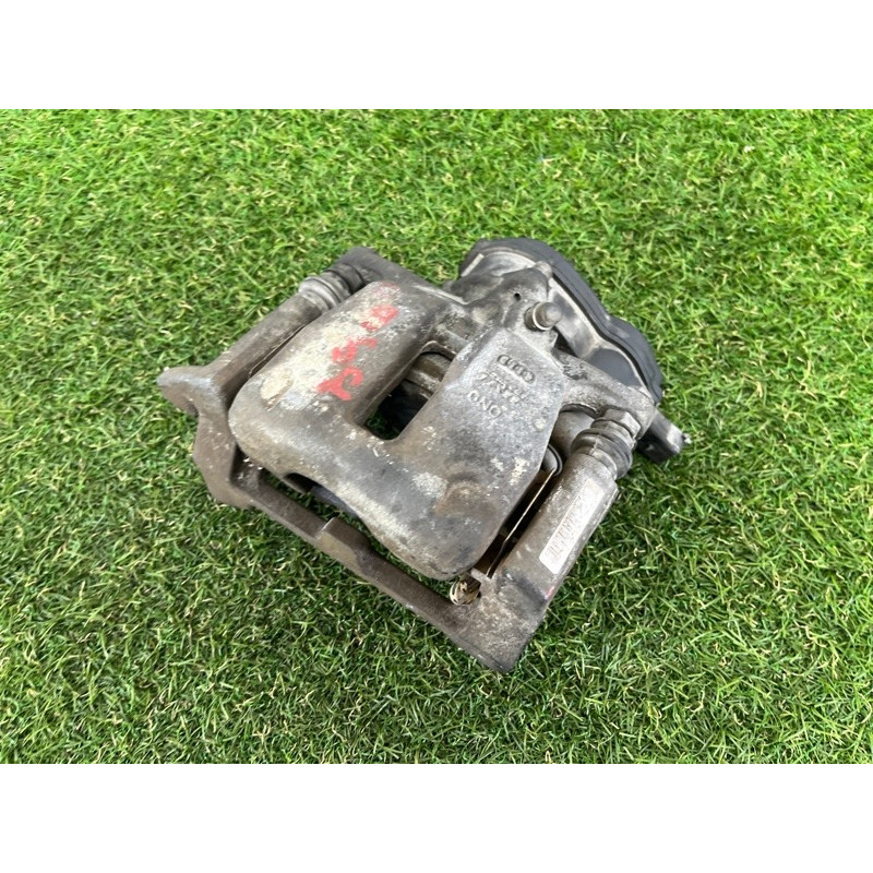 Суппорт тормозной (тормозная система) AUDI A4 B8 2012 2.0 CAEB 8K0615403B