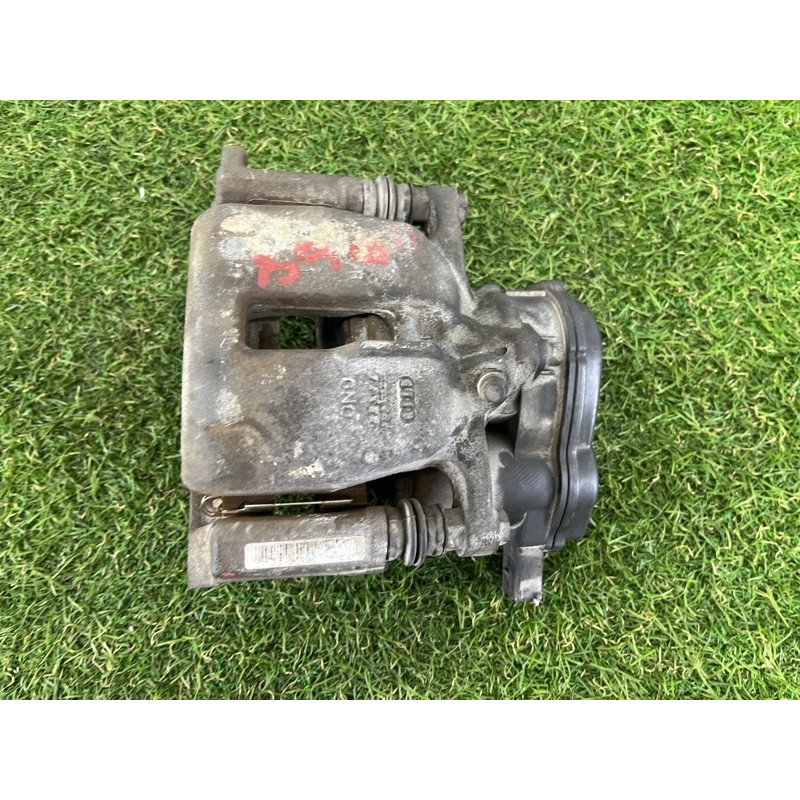 Суппорт тормозной (тормозная система) AUDI A4 B8 2012 2.0 CAEB 8K0615403B