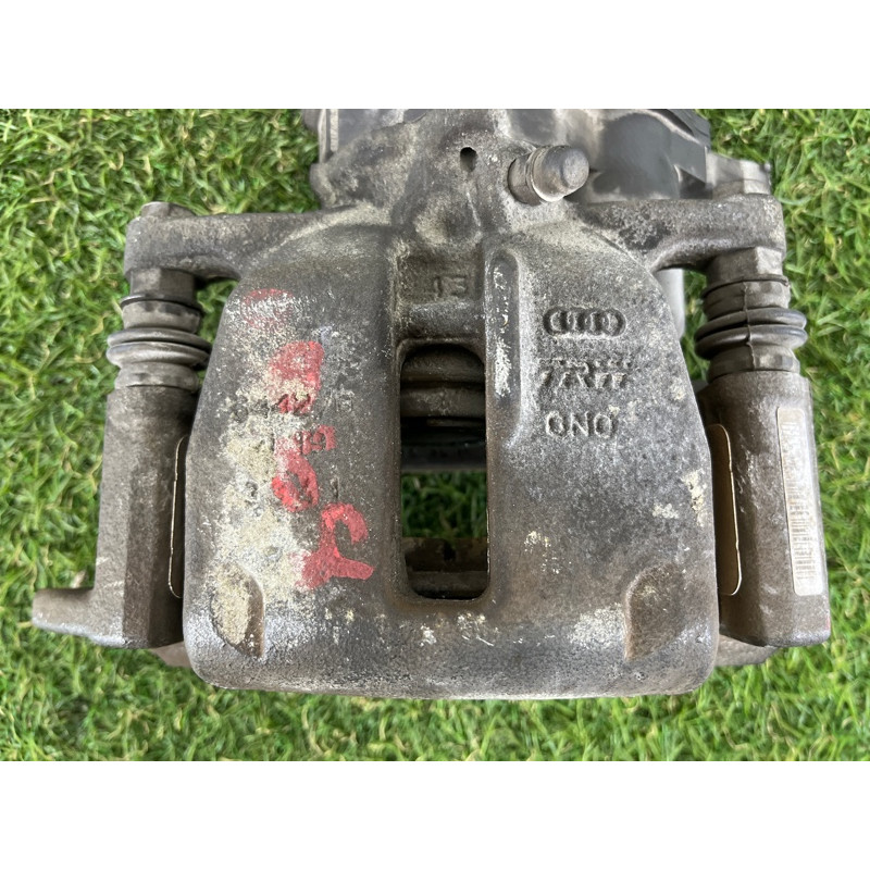 Суппорт тормозной (тормозная система) AUDI A4 B8 2012 2.0 CAEB 8K0615403B