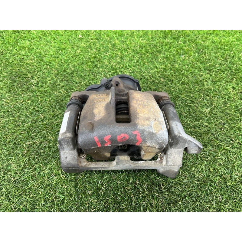 Суппорт тормозной (тормозная система) AUDI A4 B8 2012 2.0 CAEB 8K0615404B