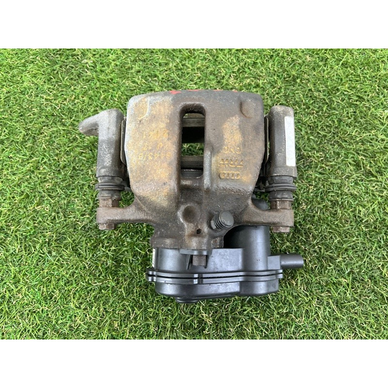 Суппорт тормозной (тормозная система) AUDI A4 B8 2012 2.0 CAEB 8K0615404B