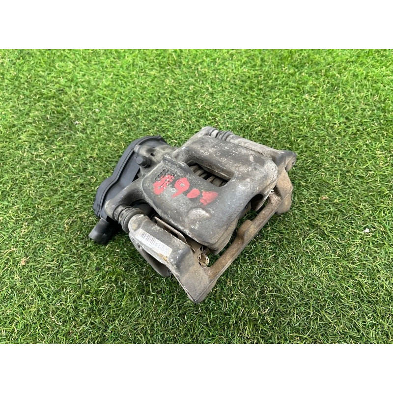 Суппорт тормозной (тормозная система) AUDI A4 B8 2012 2.0 CAEB 8K0615404B