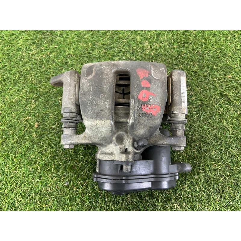 Суппорт тормозной (тормозная система) AUDI A4 B8 2012 2.0 CAEB 8K0615404B