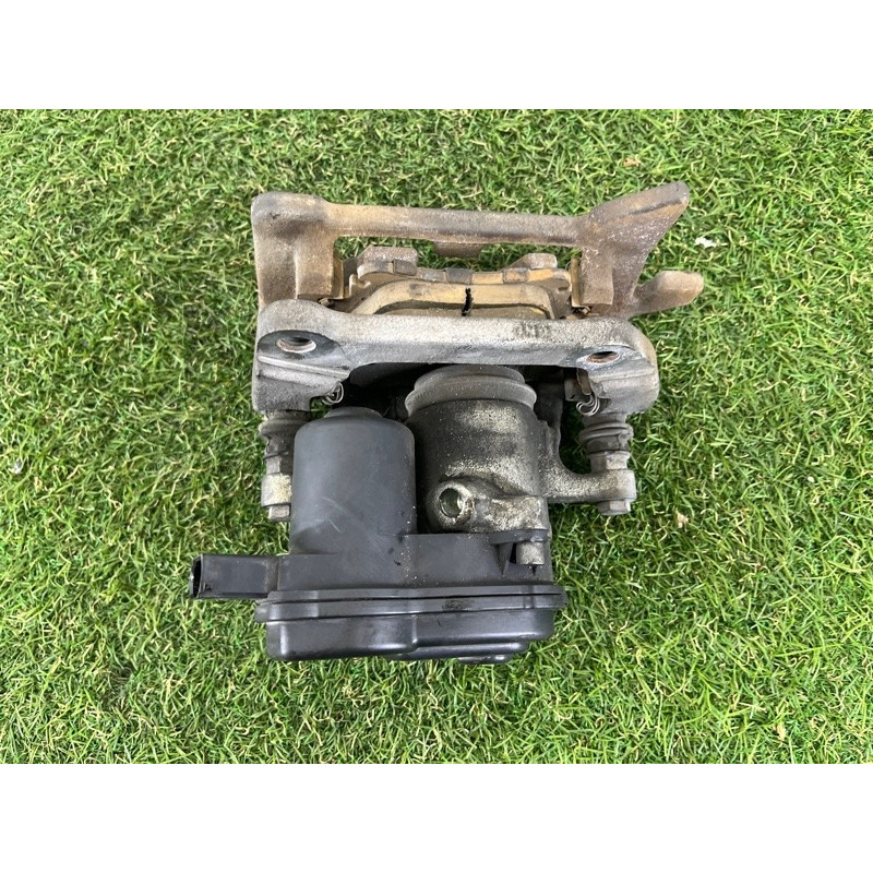 Суппорт тормозной (тормозная система) AUDI A4 B8 2012 2.0 CAEB 8K0615404B