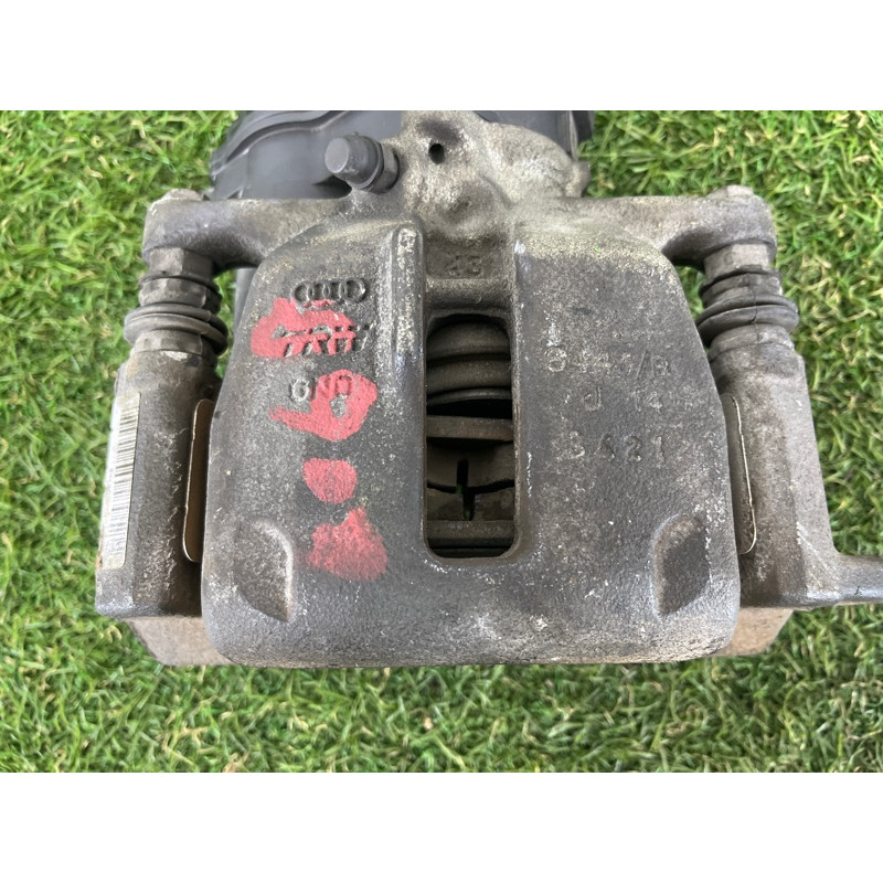 Суппорт тормозной (тормозная система) AUDI A4 B8 2012 2.0 CAEB 8K0615404B