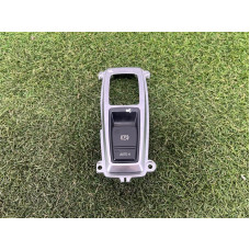 Кнопка стояночного тормоза