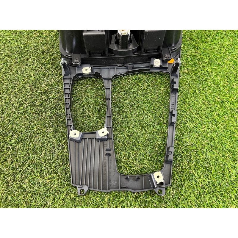 Декоративная накладка центральной консоли (салон) BMW 5-series Gran Turismo F07 2011 3.0 N55B30 51169185181