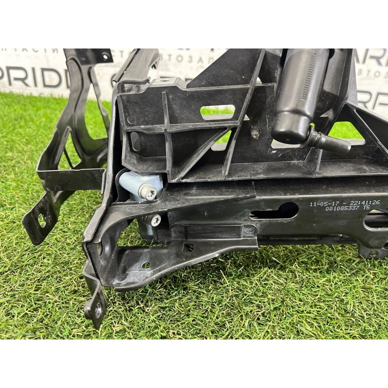 Кронштейн фары (кузов и элементы) BMW 5-series Gran Turismo F07 2011 3.0 N55B30 51647200777