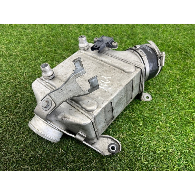 Интеркулер (система охлаждения) BMW 7-series F02 2011 4.4 N63 13717575405